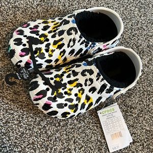 * Brand New * Fuzzy Crocs!